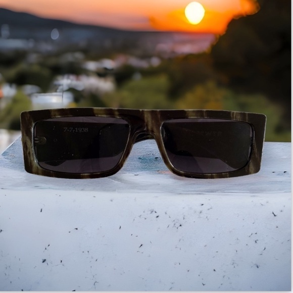 Knotwtr Luxury Sunglasses NWT Boxed with accessories New in Box